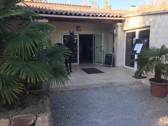 Le Petit Mas De Marie Hotel La Tour-d'Aigues Exterior photo